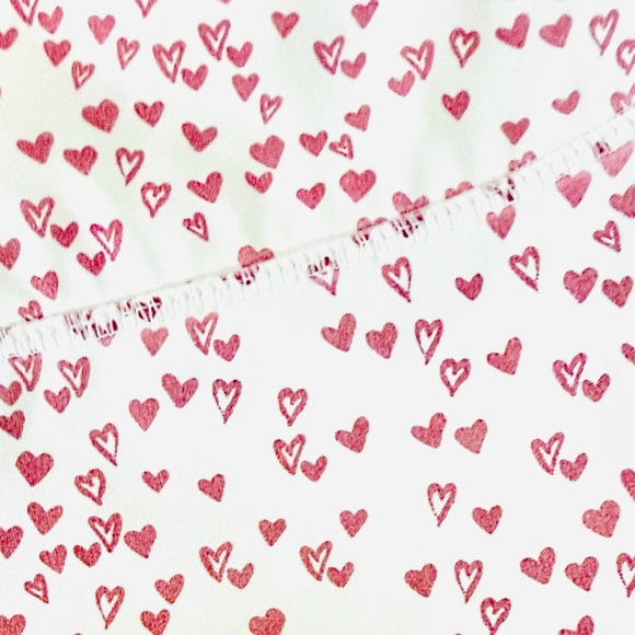 Define Your Inspiration Heart Print Sports Bra – White & Pink Athletic Crop Top - Picture 4 of 4